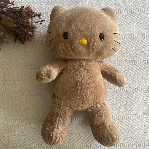 Hello Kitty Hawaiian Sun-kissed Plush | Build-A-Bear - Picture 4 of 9